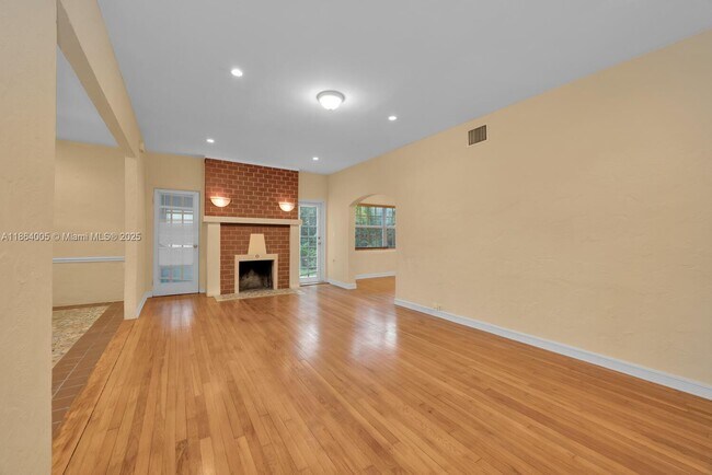 Building Photo - 46 Montilla Ave