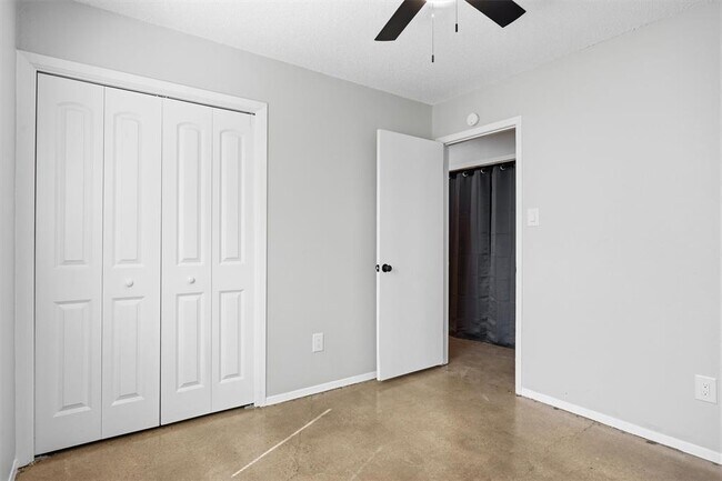 Building Photo - 113 Meteor Dr