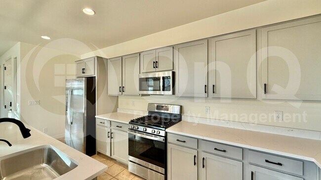 Building Photo - 1235 W Sparrow Dr