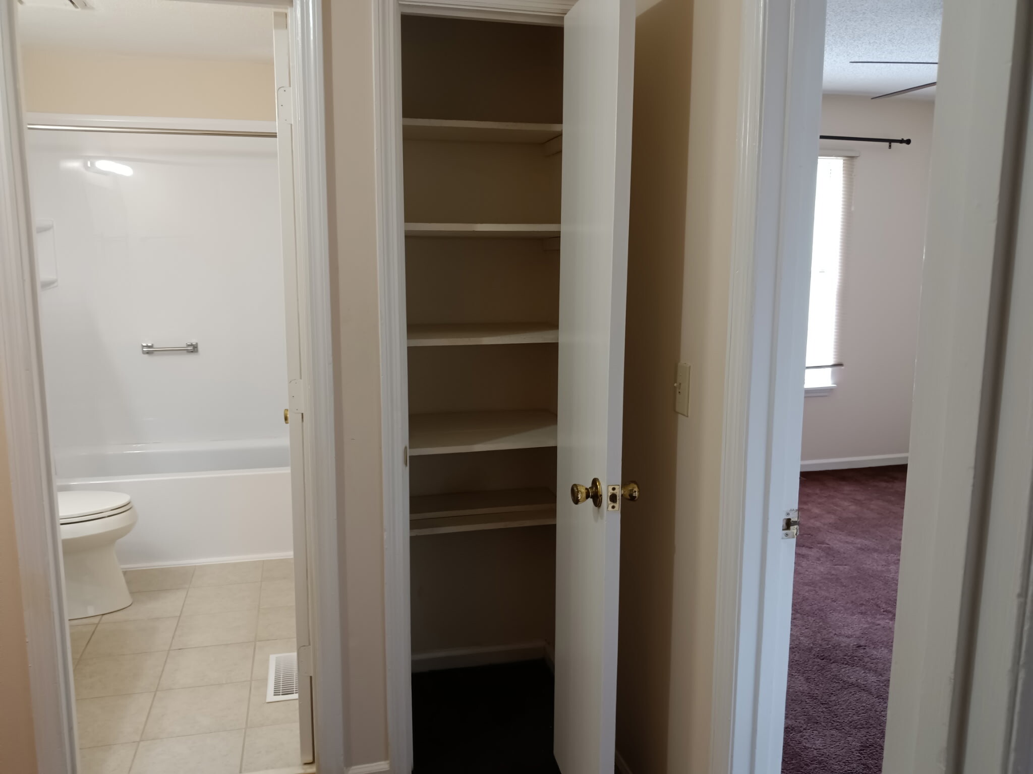 Hall closet - 4725 Bayfield Dr