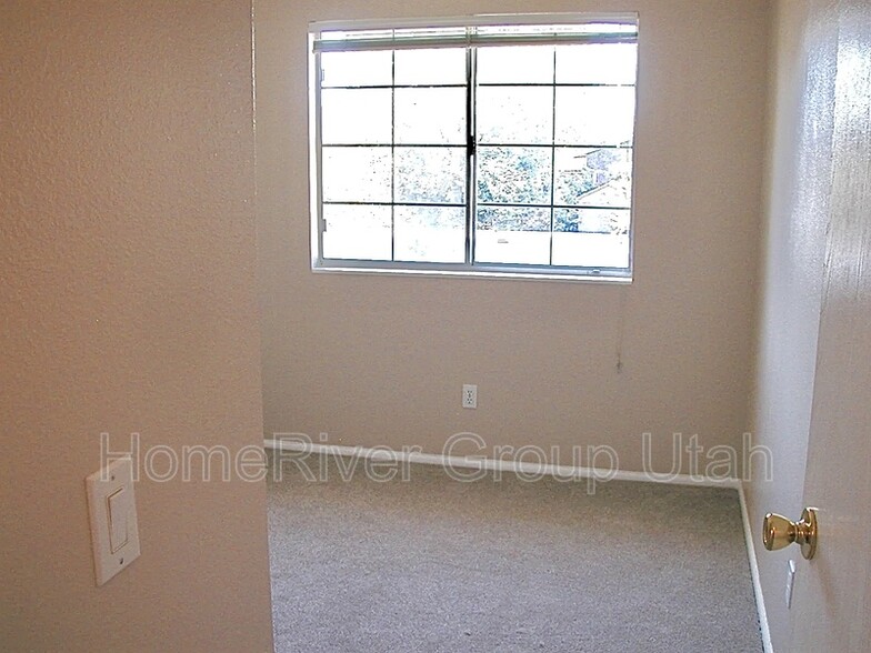 Building Photo - 98 E 600 S