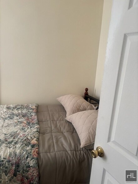 Building Photo - FRANCIS LEWIS BLVD