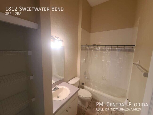 Building Photo - 1812 Sweetwater Bend