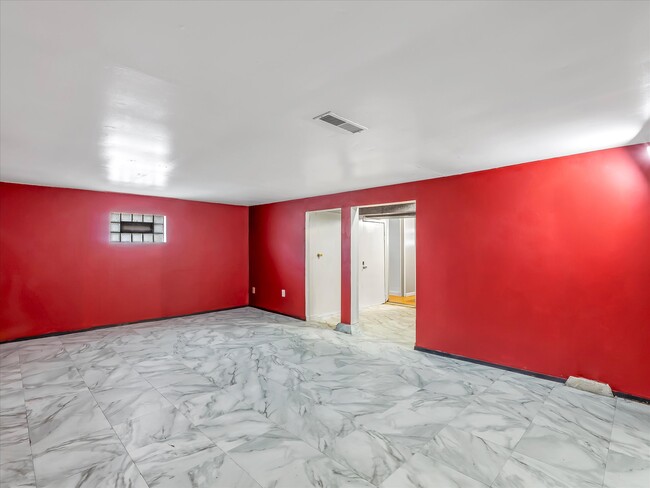 Building Photo - 9932 Jeffrey Dr