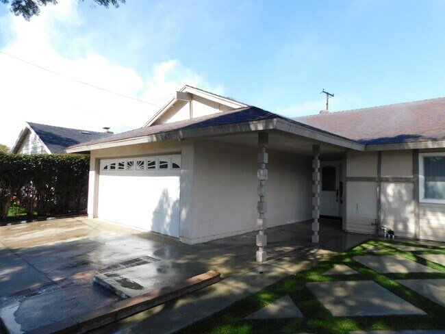 Building Photo - Spacious 5 Bed, 2 Bath one story house in the city of Orange.