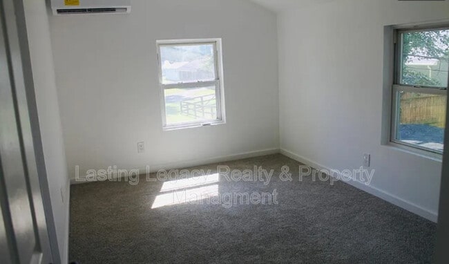 Building Photo - 275 Milling Rd