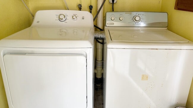 Building Photo - 924 SW 9th St Cir