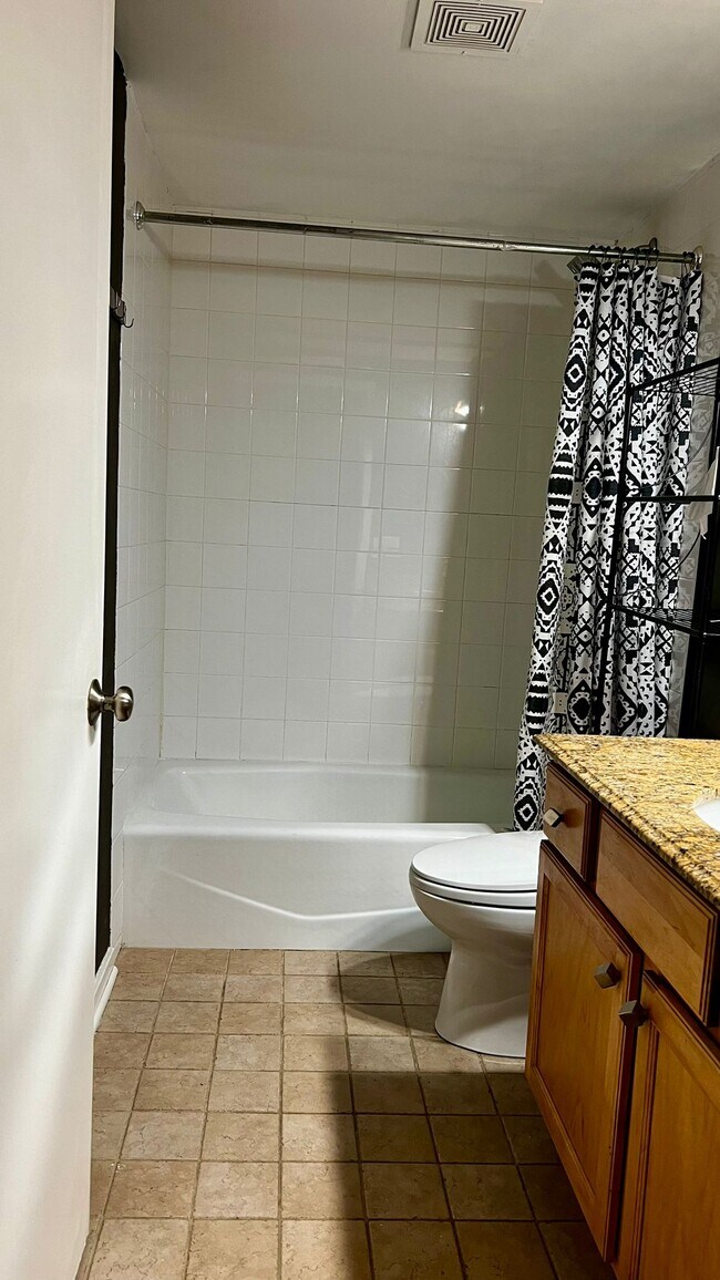 Building Photo - 1222 Brown St