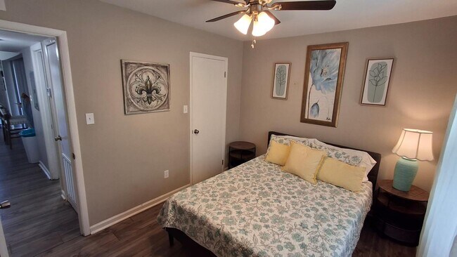 Building Photo - 2709 Lantern Walk SE