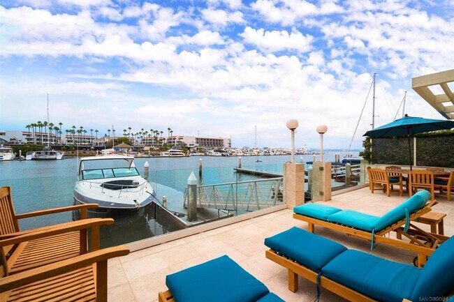 Building Photo - Large Custom Home on the Bay with Boat Dock
