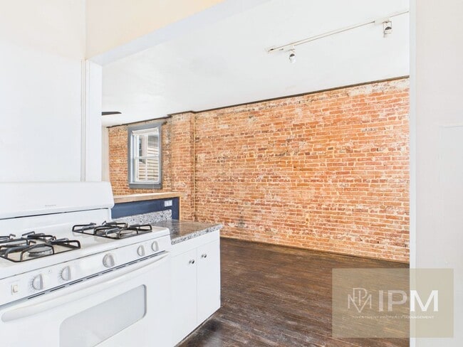 Building Photo - 219 S Union St