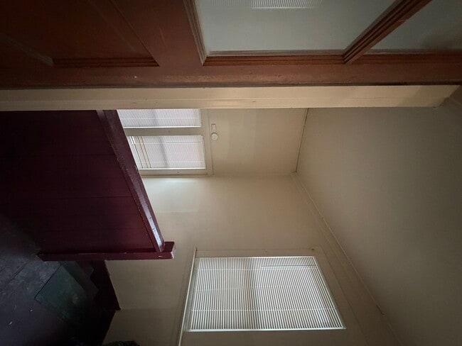 Building Photo - 6024 W Addison St