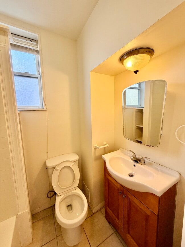 Building Photo - 1825 Dudley St