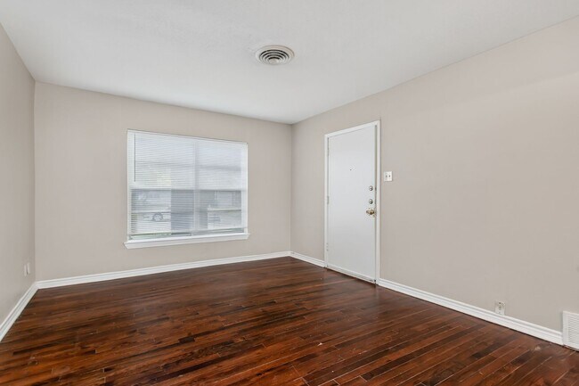 Building Photo - 2 Bedroom, 1 Bath House in Casa View!