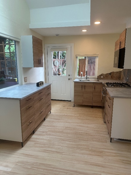 Building Photo - 1440 Drake Way