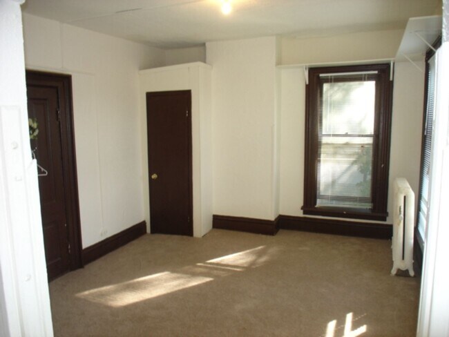 Building Photo - 209 E Mifflin St