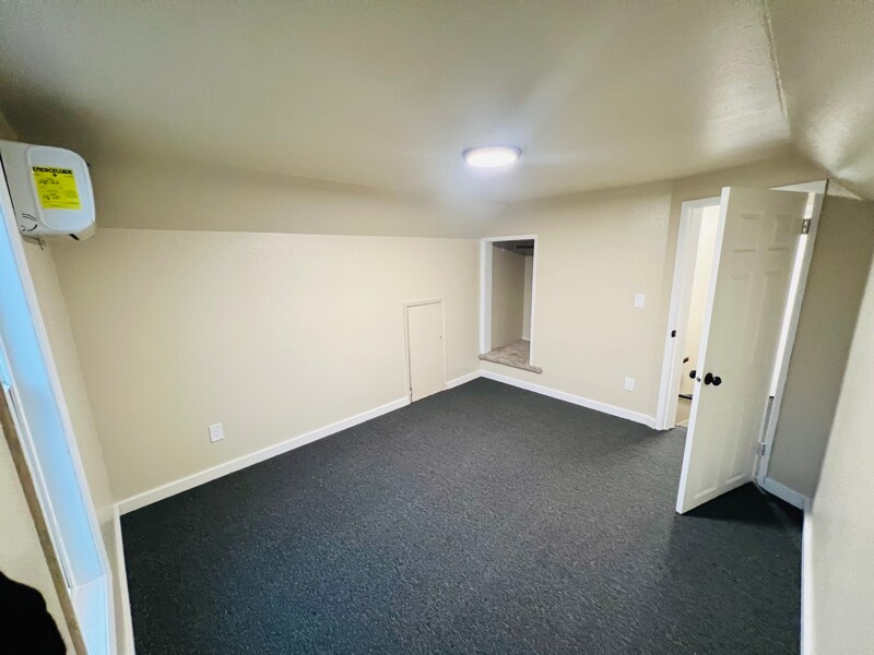 Building Photo - 260 W Chestnut St