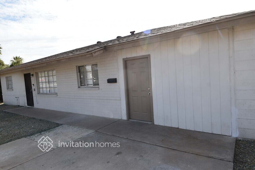 Building Photo - 2039 E Osborn Rd