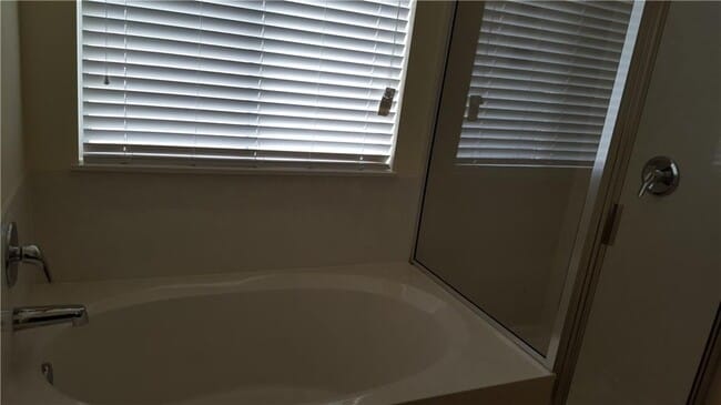 Building Photo - 525 Celery Loop