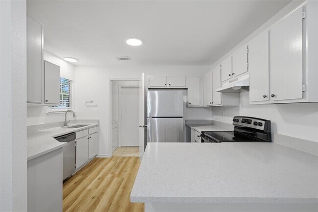 Building Photo - 11611 Rustic Rock Dr