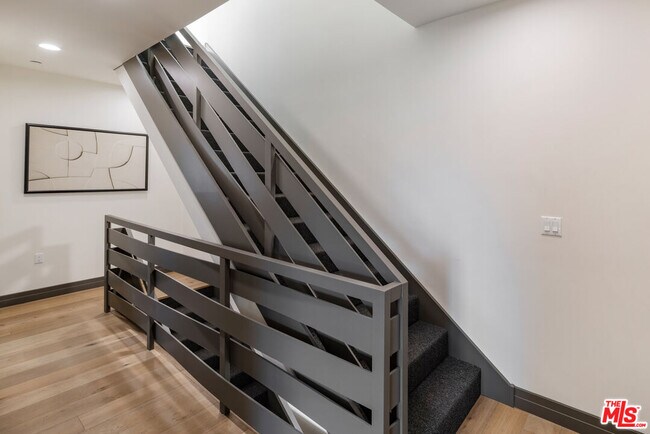 Building Photo - 118 Orlando Ave