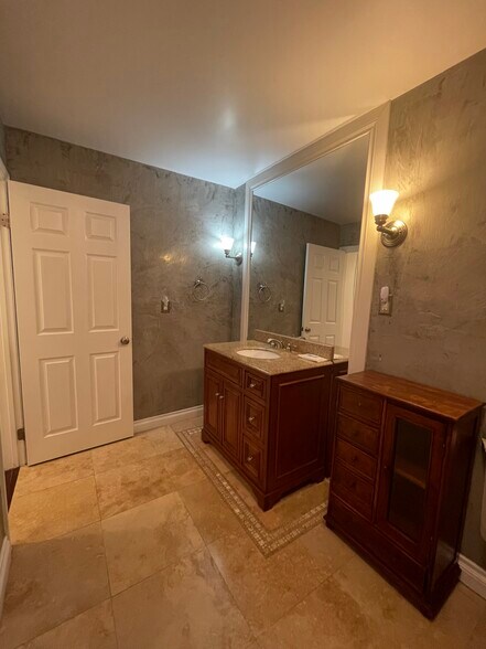 Bathroom - 4447 Don Milagro Dr
