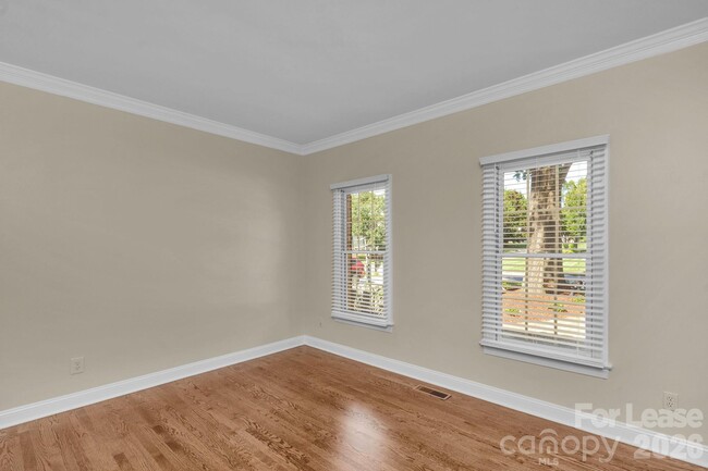 Building Photo - 1202 Coachman Dr
