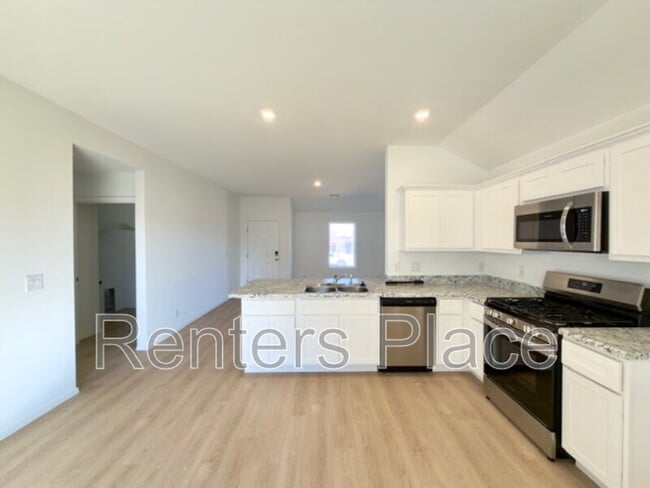 Building Photo - 1111 Raven Dr