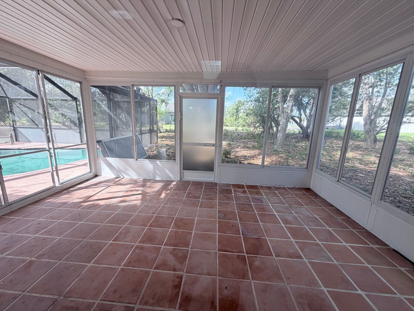 Building Photo - SECTION 8!!! 3/2 pool home with 2 BONUS ROOMS AVAILABLE 09/01/2026