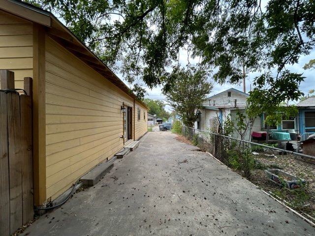 Building Photo - Renovated Harlandale 3 Bedroom, 2 Bathroom...