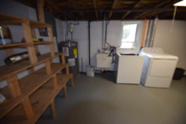 Building Photo - Professionals Only - 3 bedrooms 1 bath house