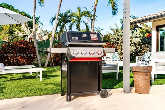 Building Photo - 636 Hibiscus Dr