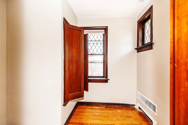 Building Photo - 5018 Miami St