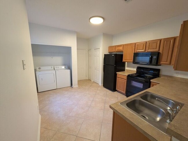 Building Photo - 546 Scrub Jay Dr