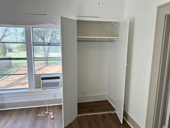 Building Photo - 1810 7th St