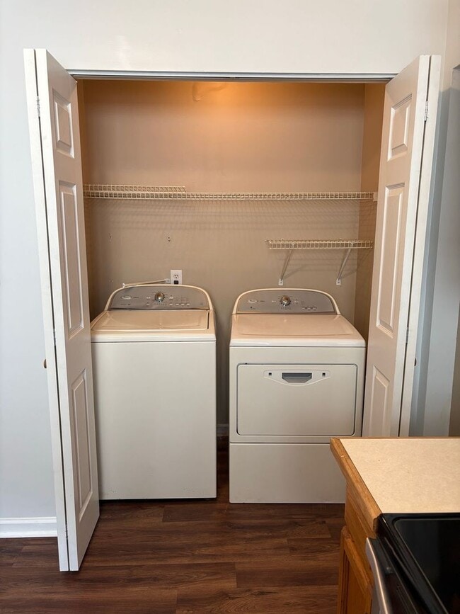 Building Photo - 2 Bed 2 Bath Condo Near Cherry Park