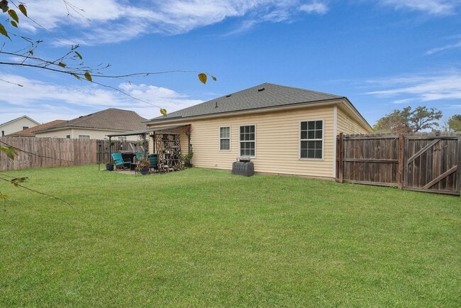 Building Photo - Charming 3BR Home in Richmond Hill with Pond View & Great Location!