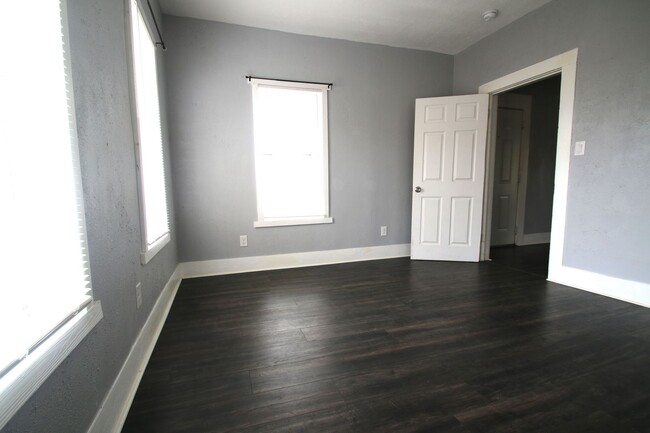 Building Photo - Charming 2 Bedroom 2 Bath House w/ Bonus R...