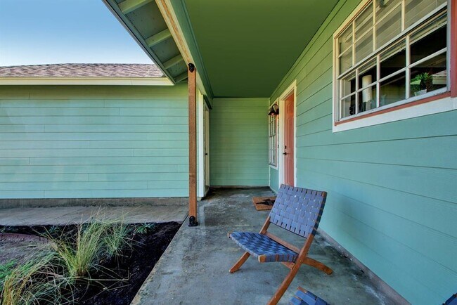 Building Photo - 1813 Gracy Farms Ln