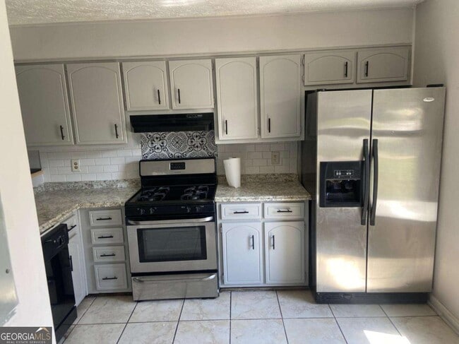 Building Photo - 8238 Canyon Forge Dr