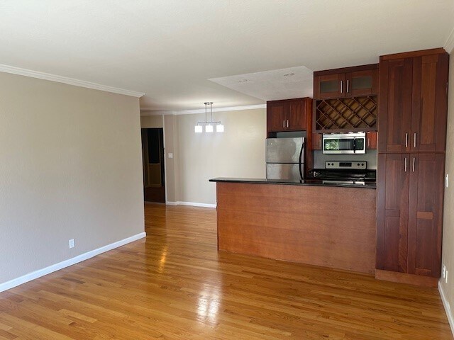 Building Photo - 6 Seville Way