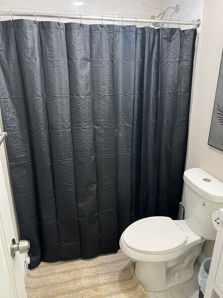 Building Photo - 5212 NE 62nd Ave