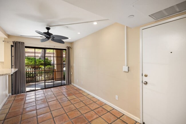Building Photo - Cozy 1 Bed 1 Bath San Clemente Apartment