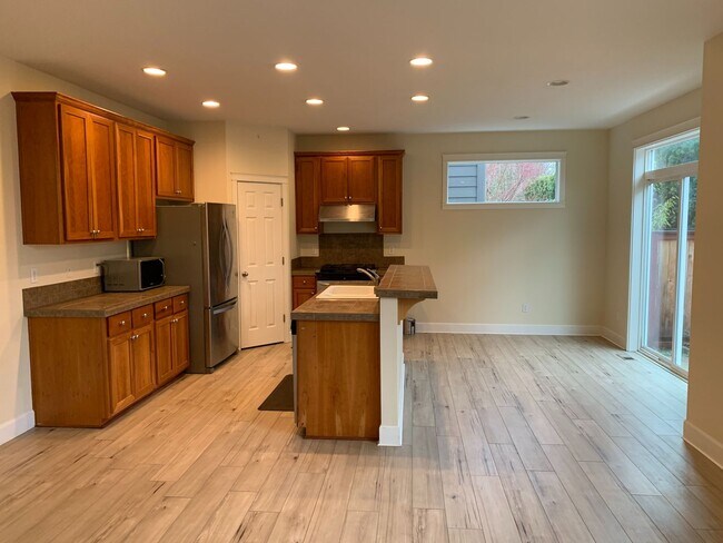 Building Photo - Charming 3-BR Felida Rental with Fenced Yard & Private Patio