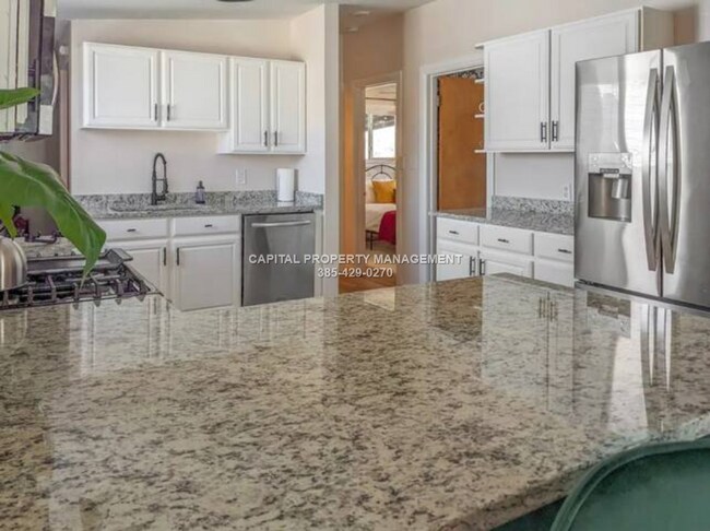 Building Photo - Adorable 3 Bedroom Home