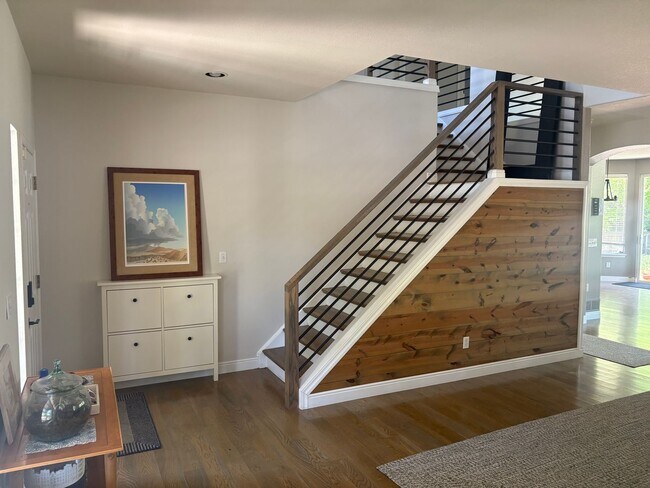 Building Photo - High-End 4 Bed 3.5 Bath Home Next to Arapa...