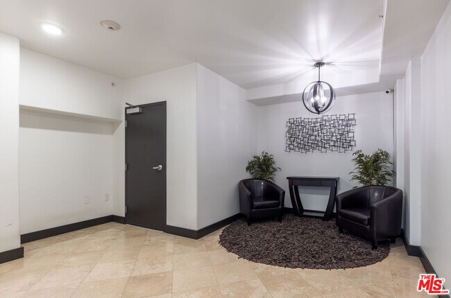 Building Photo - 155 N Hamilton Dr