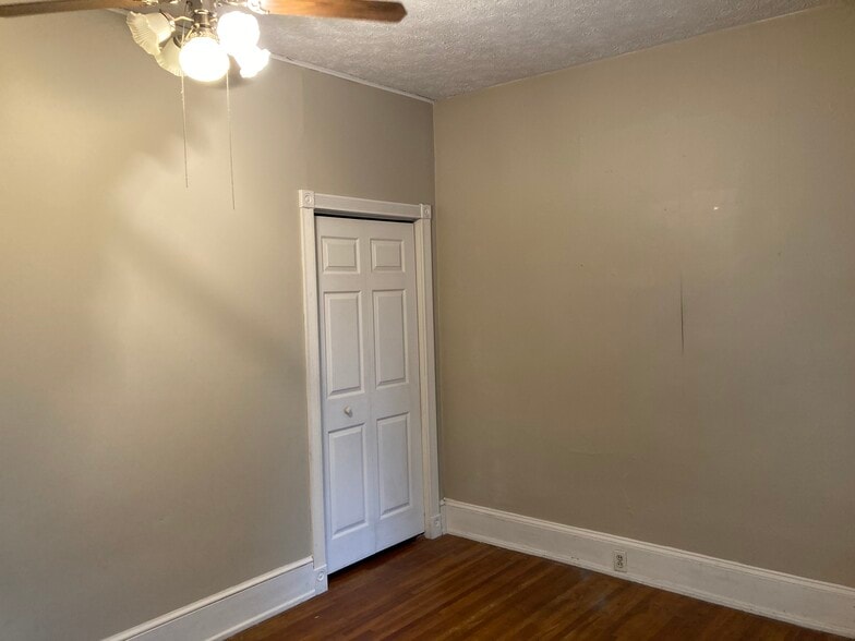 bedroom - 221 W Sibley St