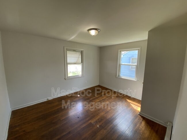 Building Photo - 209 Frazier St