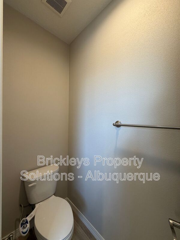 Building Photo - 3969 Kodiak Rd NE